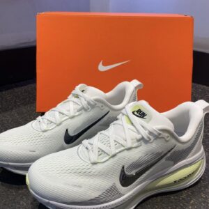 Nike VOMERO 18